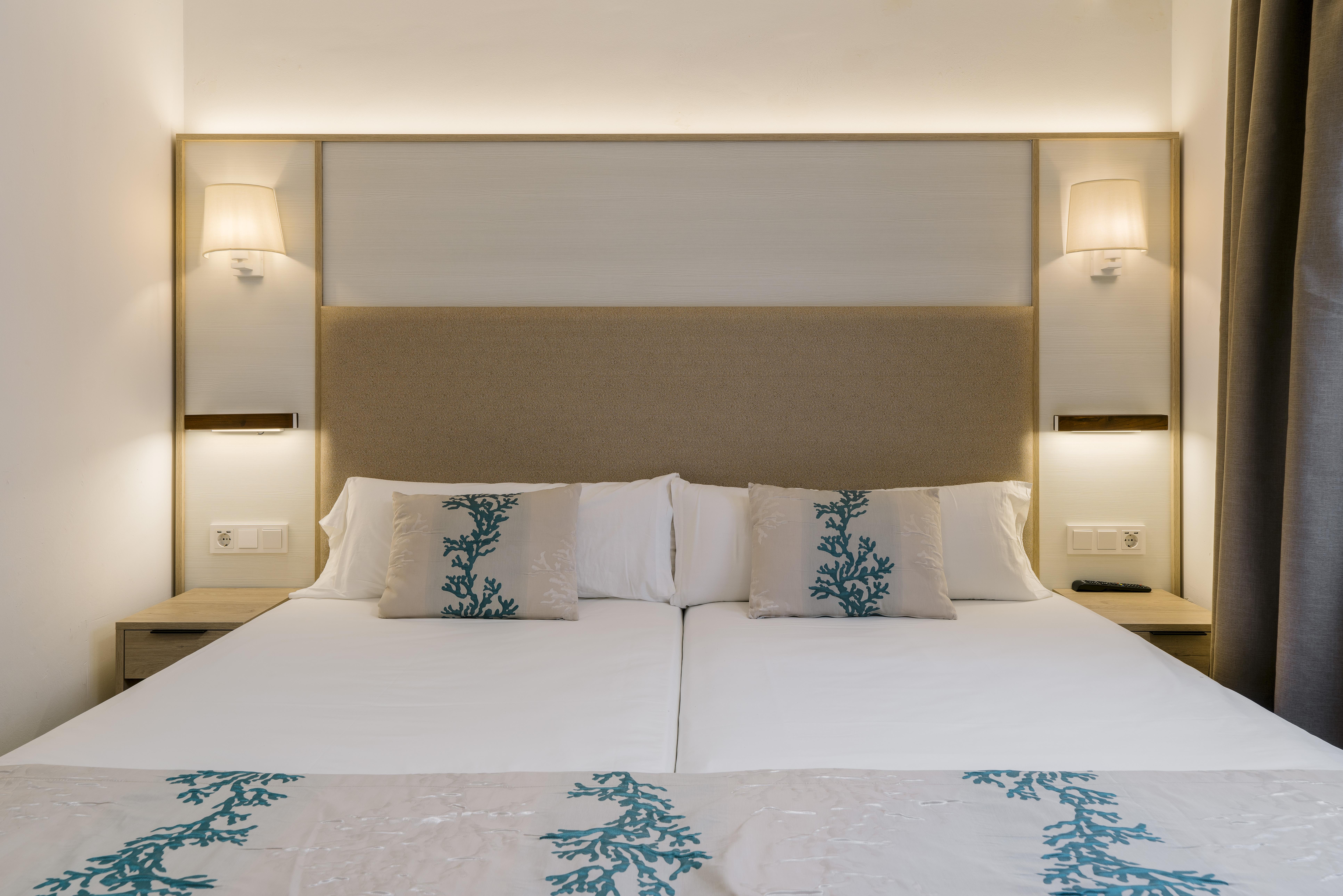 Alua Suites Las Rocas Cala D´Or Esterno foto