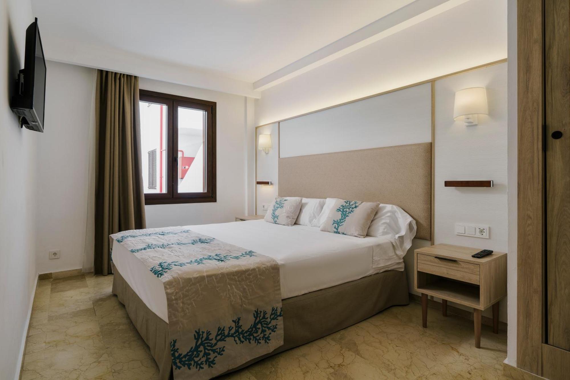 Alua Suites Las Rocas Cala D´Or Esterno foto