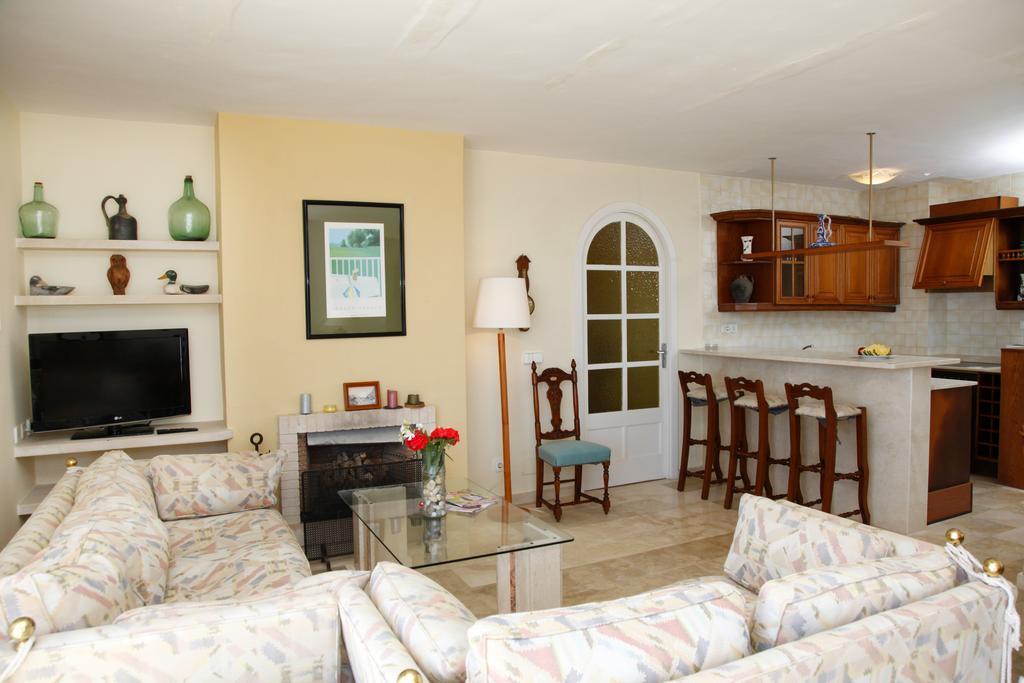 Alua Suites Las Rocas Cala D´Or Esterno foto